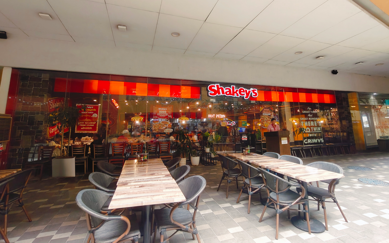 SHAKEY'S PIZZA RESTAURANT in SM Mall of Asia